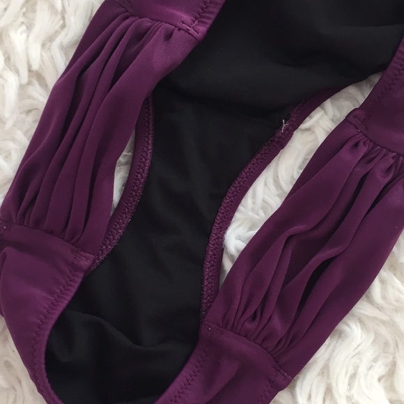 Victoria’s Secret set of 2 bikini bottoms - Picture 8 of 10